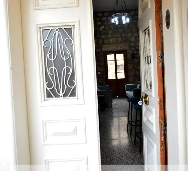 هتل Batroun Boutique Suites