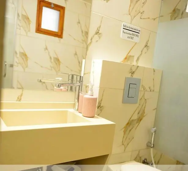 هتل Batroun Boutique Suites