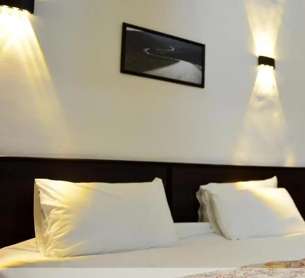 هتل Batroun Boutique Suites