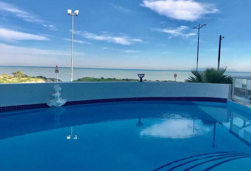 Отель Ocean Breeze