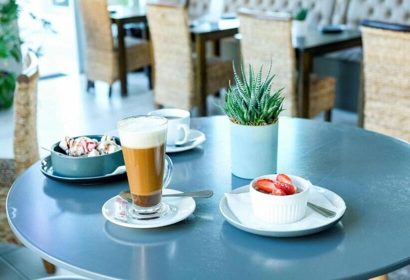 Отель Ocean Breeze