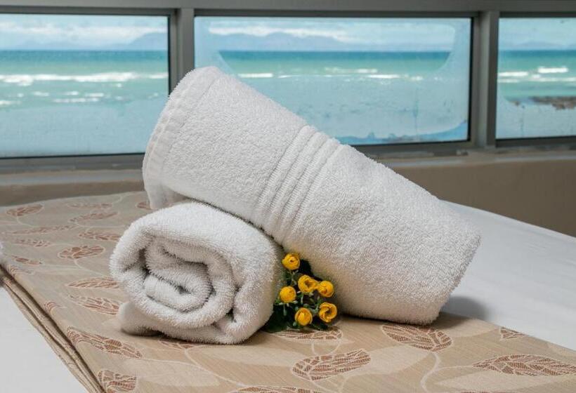 Отель Ocean Breeze