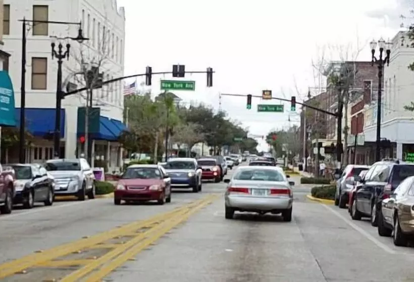 Motelli At Home Express Tangerine Inn