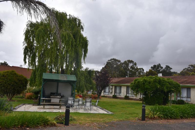Mount Barker Valley Views Motel & Chalets, Western Australia