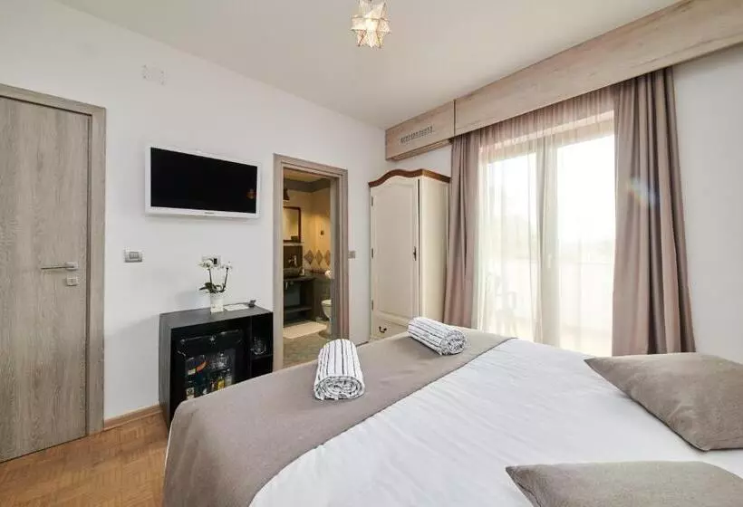 ベッドアンドブレックファースト Boutique Rooms Luna