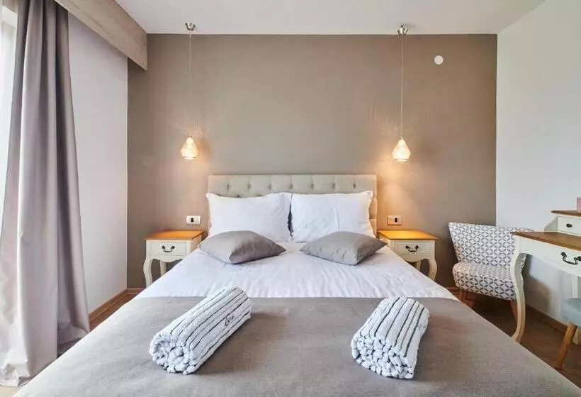 ベッドアンドブレックファースト Boutique Rooms Luna