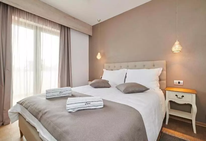 ベッドアンドブレックファースト Boutique Rooms Luna