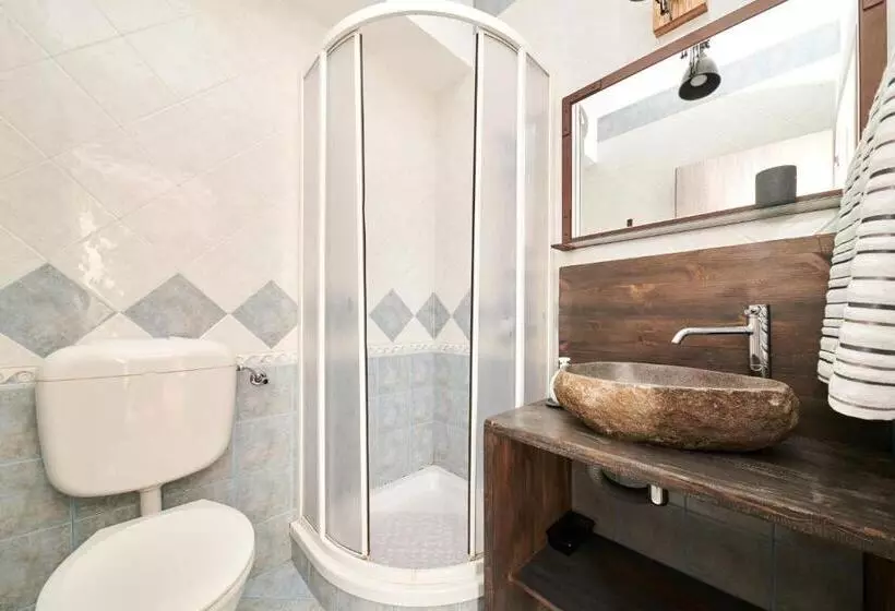 ベッドアンドブレックファースト Boutique Rooms Luna