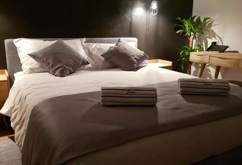 ベッドアンドブレックファースト Boutique Rooms Luna