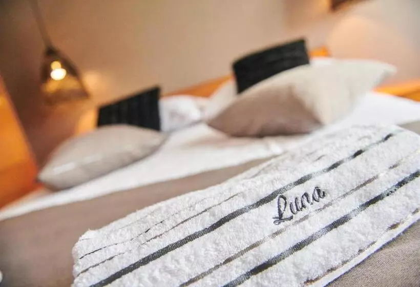 ベッドアンドブレックファースト Boutique Rooms Luna