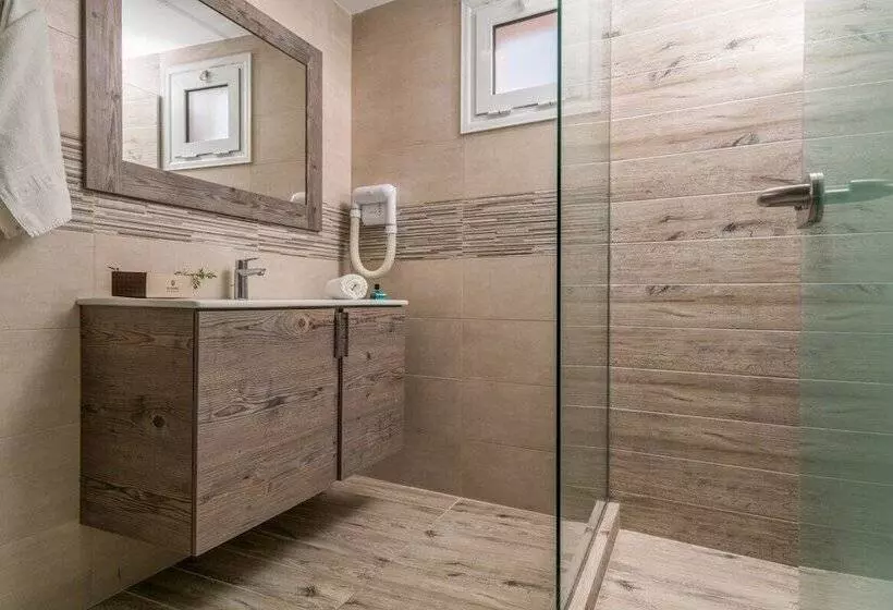 Alamis Hotel & Apartments