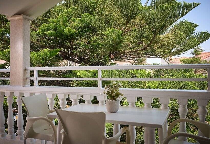 Alamis Hotel & Apartments