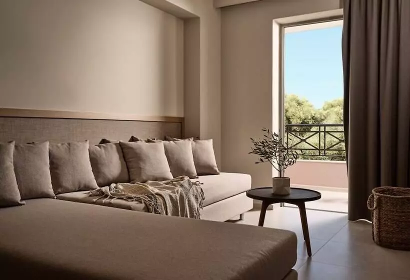 Alamis Hotel & Apartments