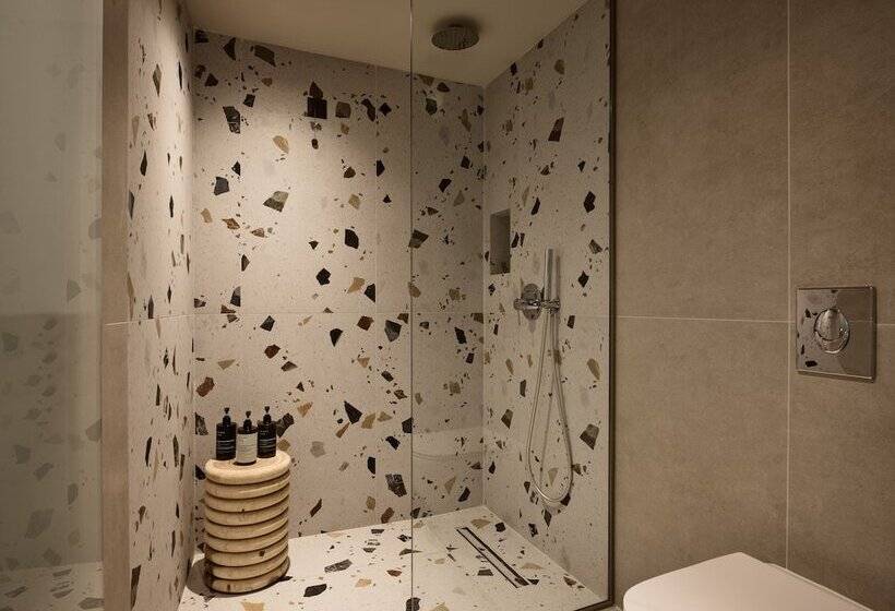 Alamis Hotel & Apartments