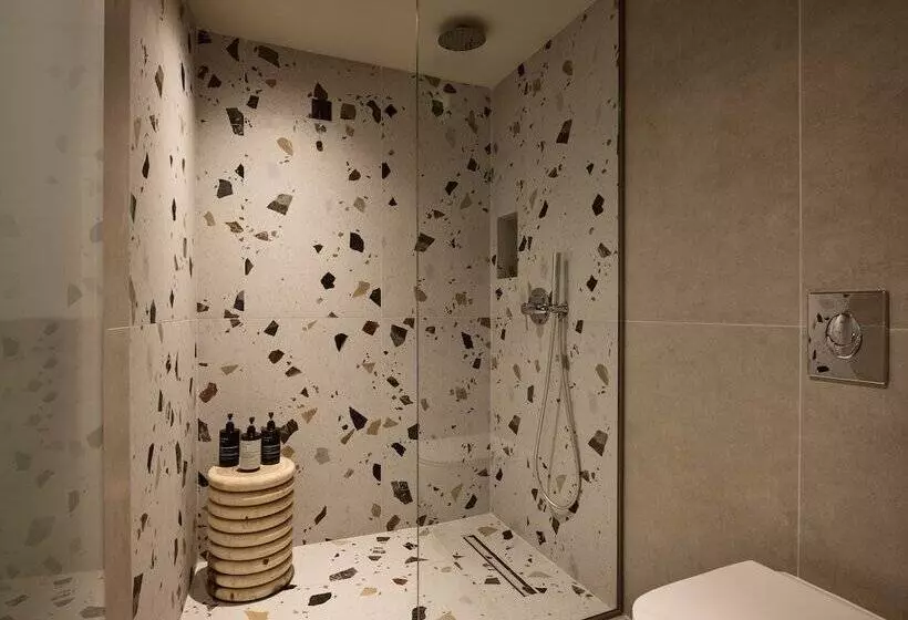 Alamis Hotel & Apartments