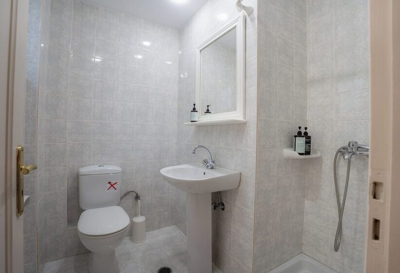 Alamis Hotel & Apartments