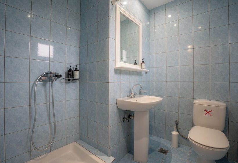 Alamis Hotel & Apartments