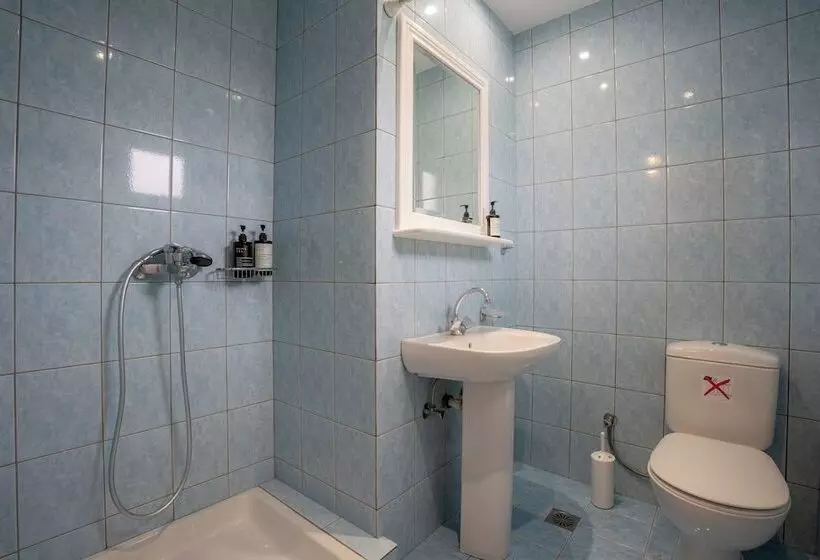 Alamis Hotel & Apartments