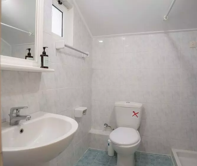 Alamis Hotel & Apartments