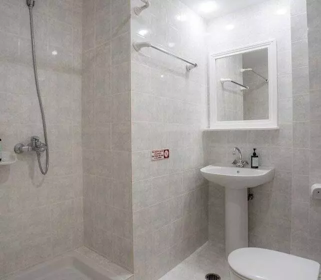 Alamis Hotel & Apartments