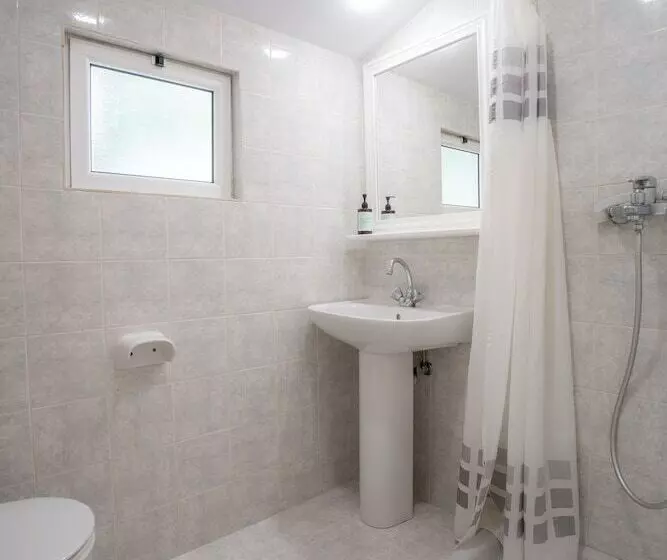 Alamis Hotel & Apartments