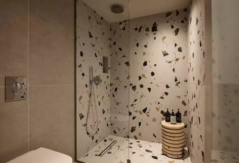 Alamis Hotel & Apartments