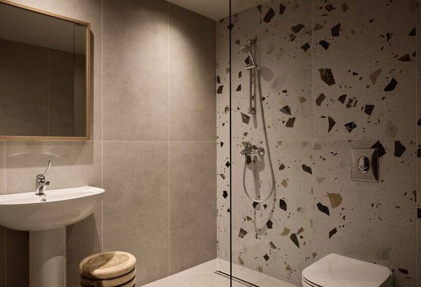 Alamis Hotel & Apartments