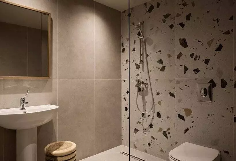 Alamis Hotel & Apartments