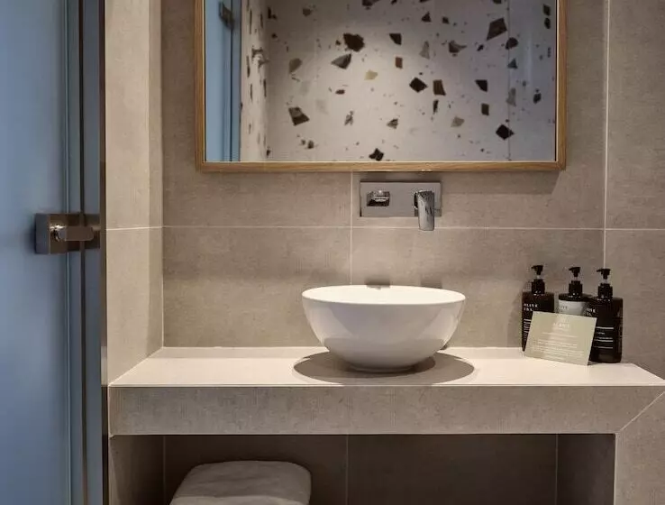 Alamis Hotel & Apartments