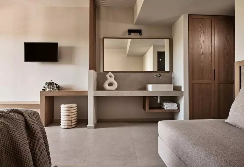 Alamis Hotel & Apartments