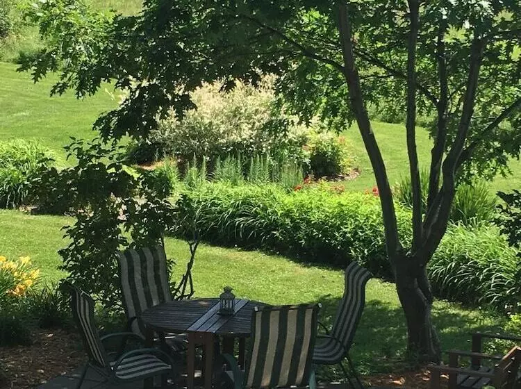 Hotelli Auberge La Courtepointe