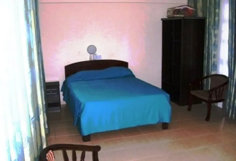 هتل Auberge Le Saladier