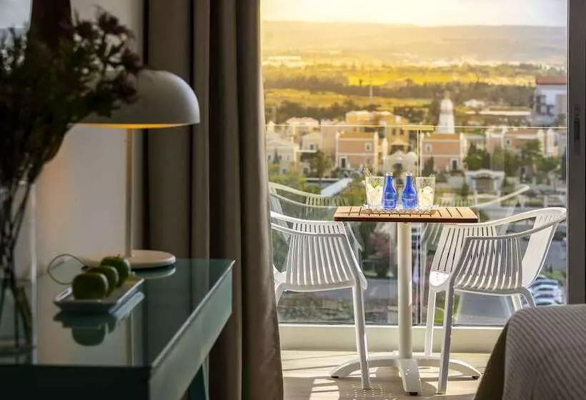 Leonardo Plaza Cypria Maris Beach Hotel & Spa