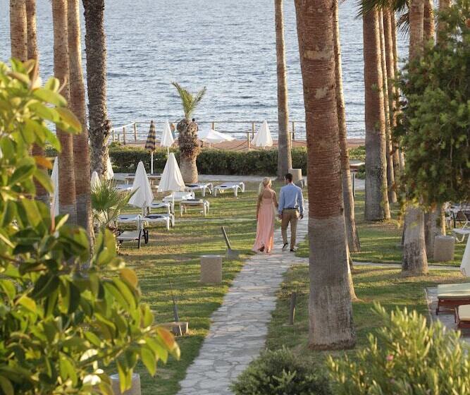 Leonardo Plaza Cypria Maris Beach Hotel & Spa