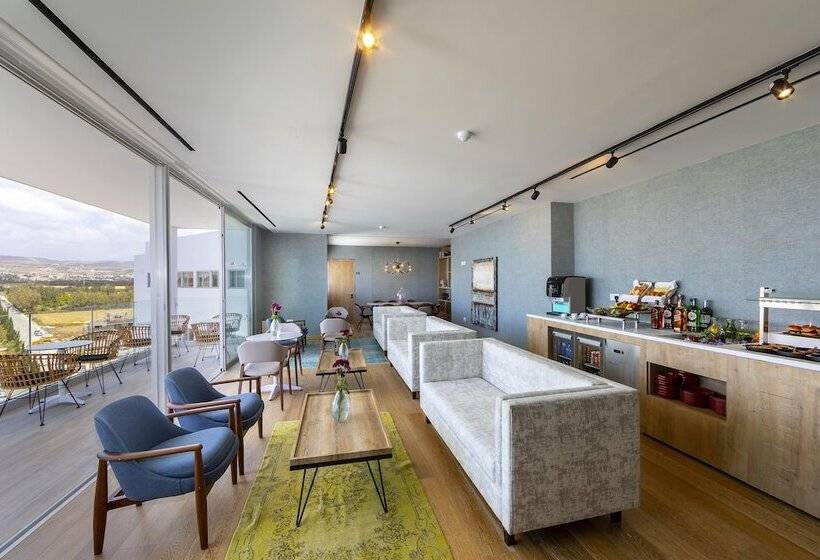 Leonardo Plaza Cypria Maris Beach Hotel & Spa