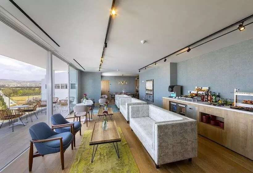 Leonardo Plaza Cypria Maris Beach Hotel & Spa