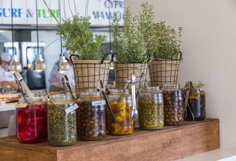 Leonardo Plaza Cypria Maris Beach Hotel & Spa