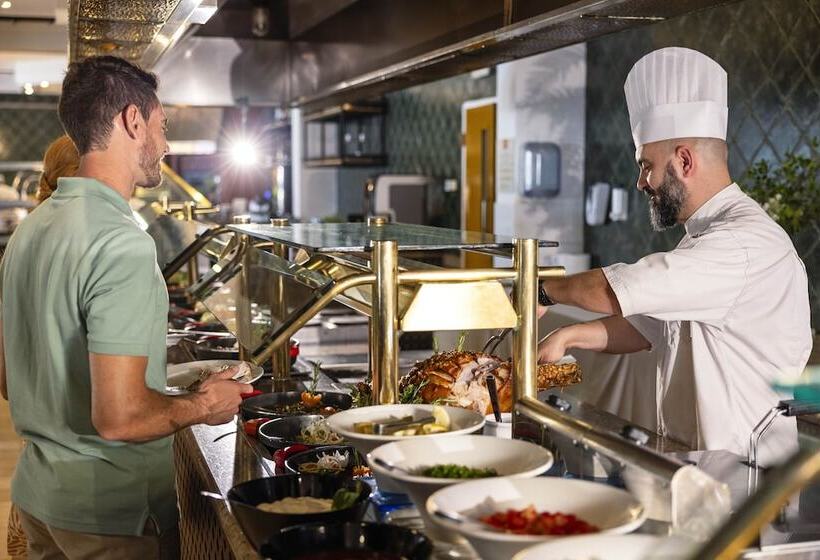 Leonardo Plaza Cypria Maris Beach Hotel & Spa