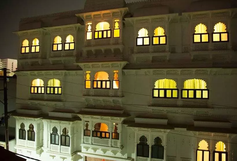 Hotelli Nahargarh Palace