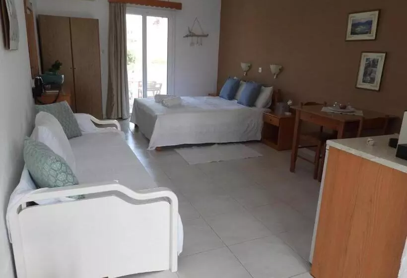 Hotelli Studios Nina