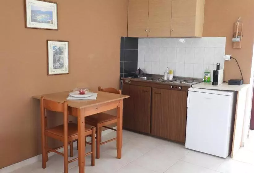 Hotelli Studios Nina