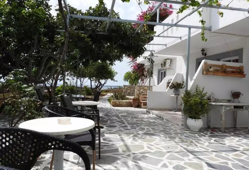 Hotelli Studios Nina