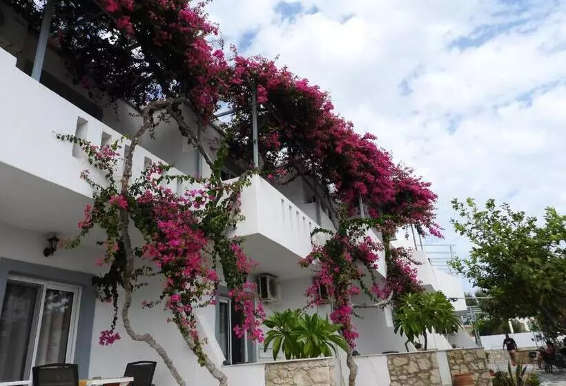 Hotelli Studios Nina