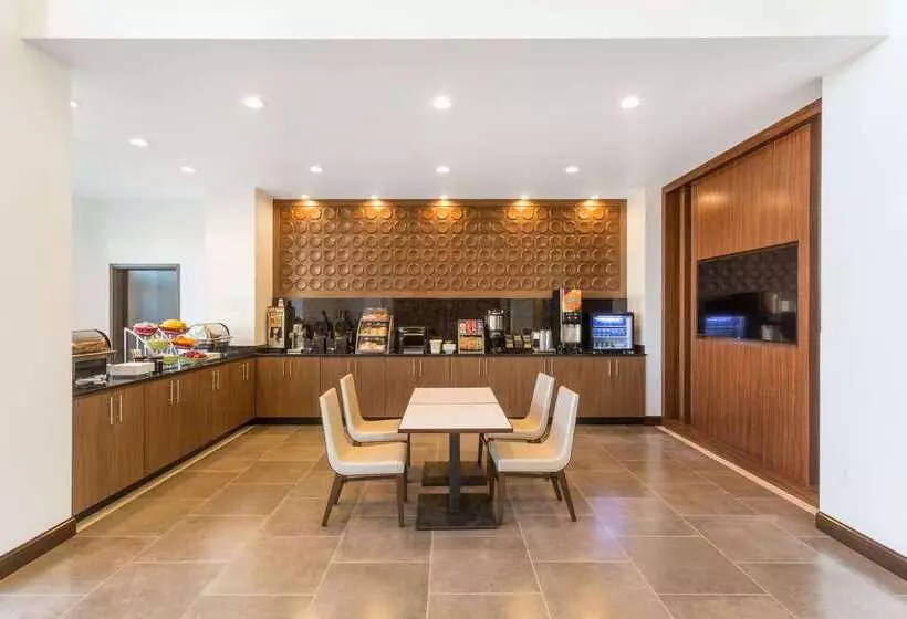 ホテル Wingate By Wyndham Hurricane Zion National Park