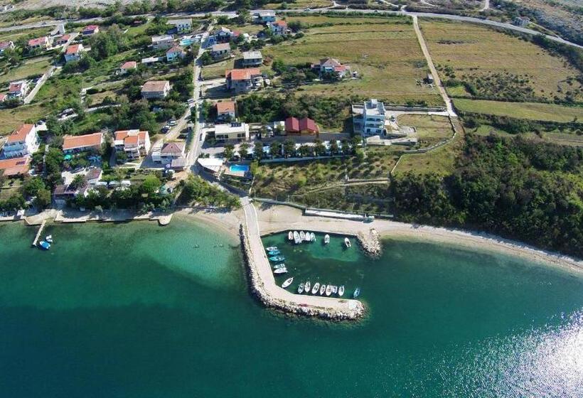 Odmoree Camp & Hostel