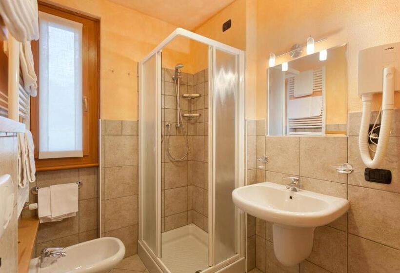 בית מלון כפרי Chalet Stelle Di Neve