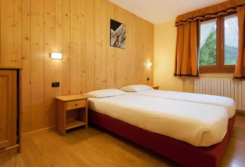 هتل Chalet Stelle Di Neve