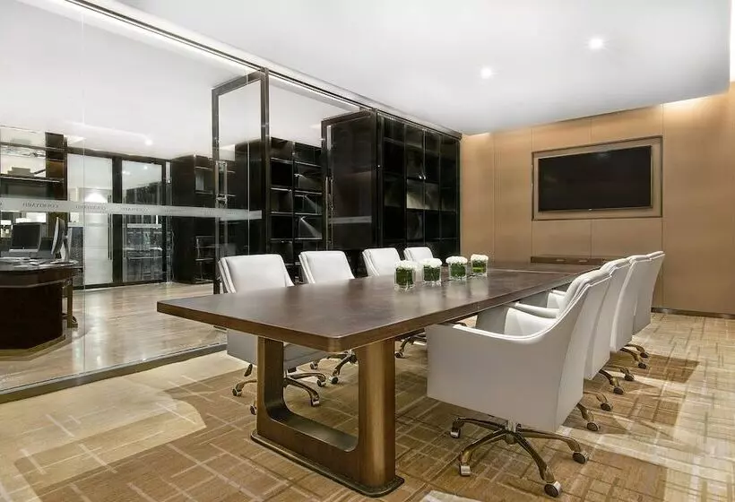 هتل Courtyard By Marriott Zhengzhou Airport