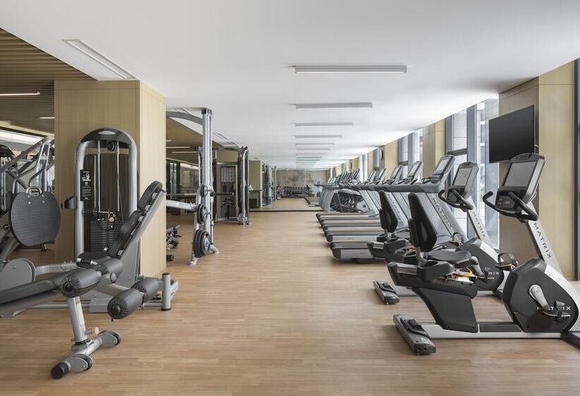 Отель Courtyard By Marriott Zhengzhou Airport