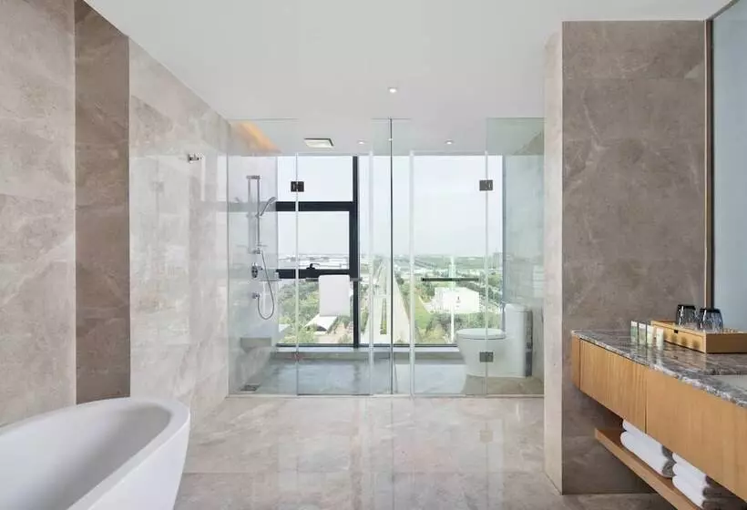 هتل Courtyard By Marriott Zhengzhou Airport